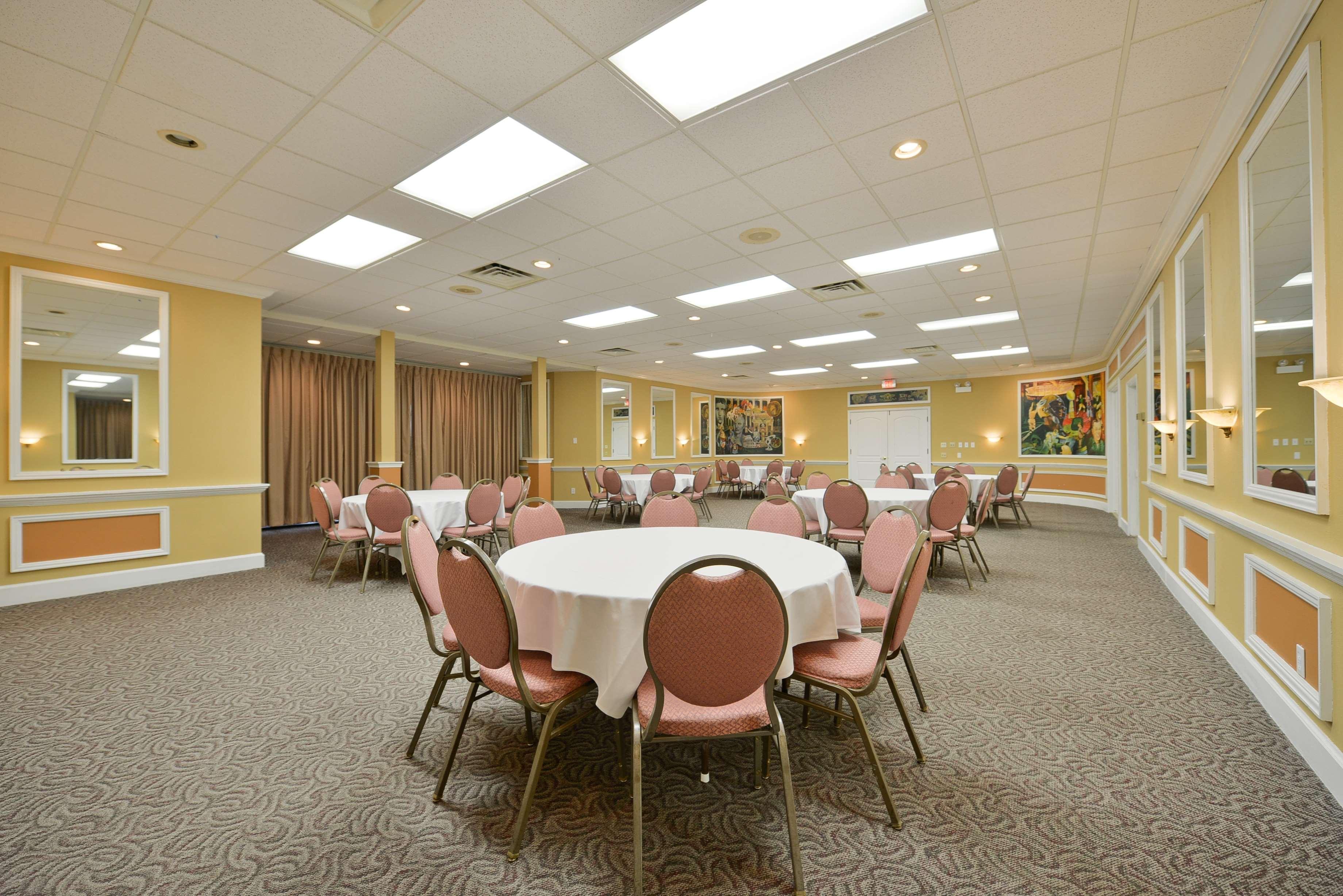Best Western Green Bay Inn And Conference Center Business photo